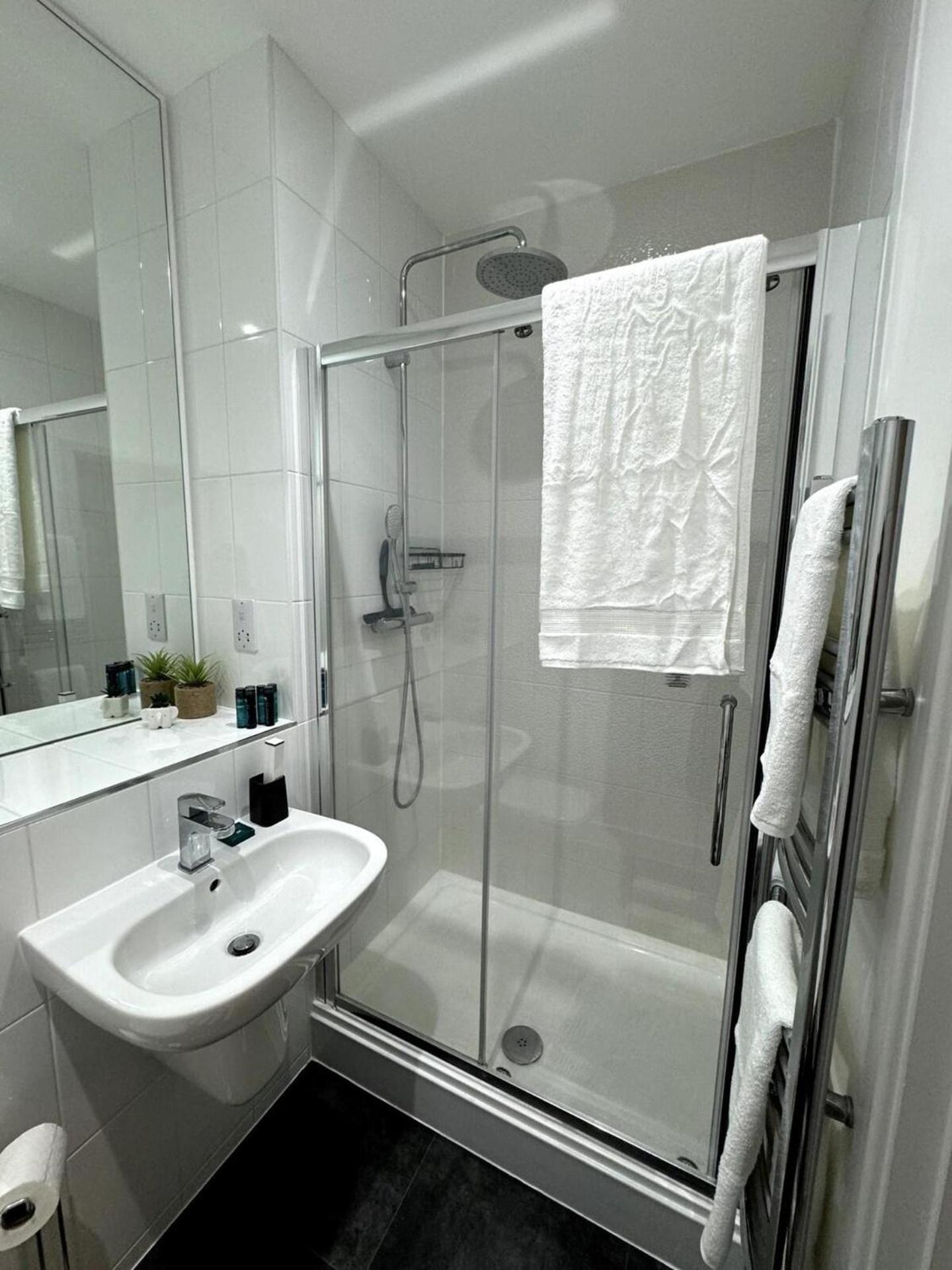 Cozy Bracknell Apartment With Modern Amenities Exterior foto